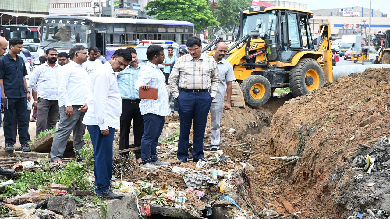 Monsoon Alert: Hyderabad’s Flood Drains Under the Scanner as HYDRAA Commissioner Reviews Waterlogging Zones