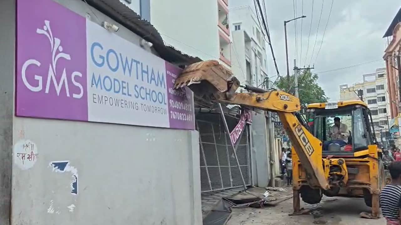 GHMC Demolishes Illegal Encroachments on Footpaths from Asif Nagar to Jhirra Road