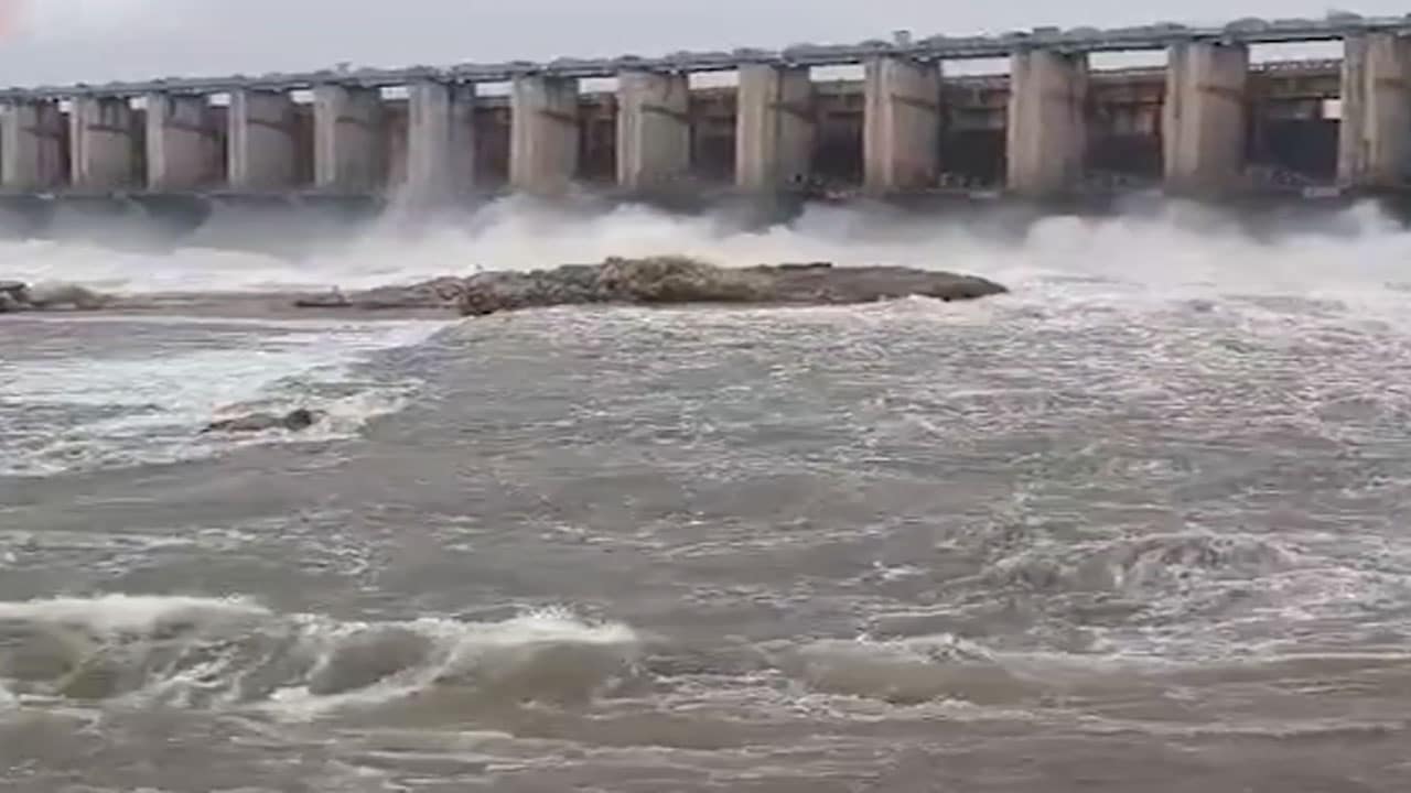 Flood Alert in Telangana: Heavy Inflows Surge at Jurala and Sunkesula Projects