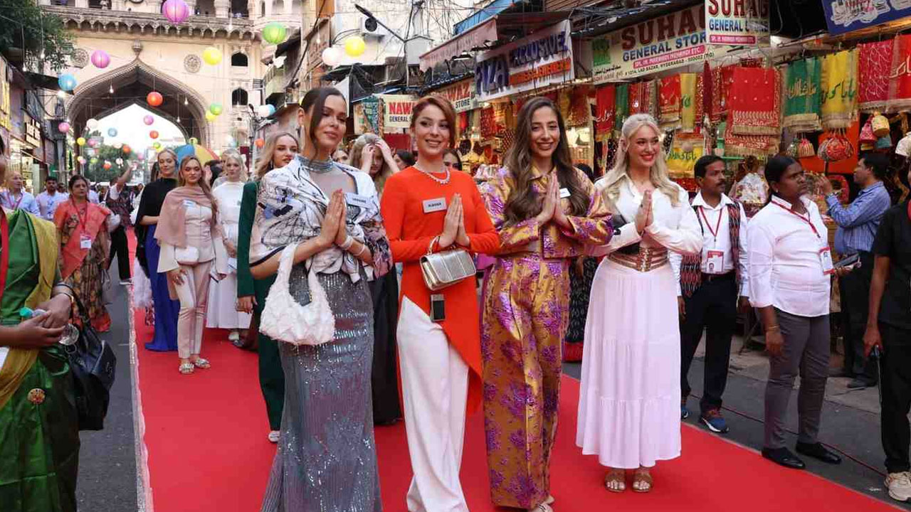 Miss World 2025: Global Beauty Queens Shine in Heritage Walk at Charminar, Reviving the Glory of Hyderabad