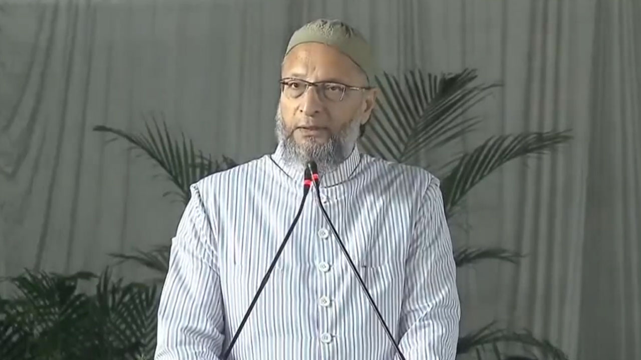 Barister Asaduddin Owaisi Advises Pilgrims to Perform Hajj with Patience, Gratitude, and Spirituality