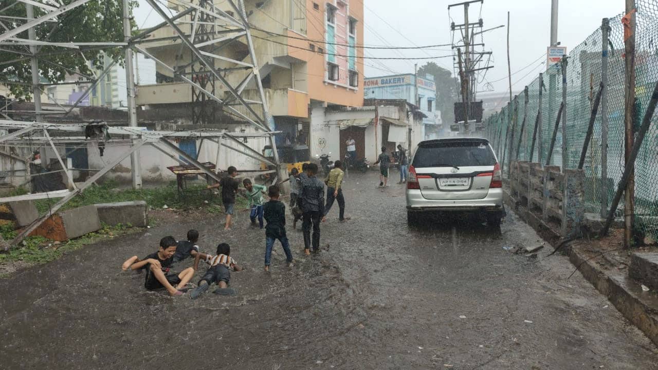 Heavy Rains Lash Hyderabad; IMD Issues Yellow Alert Across Telangana