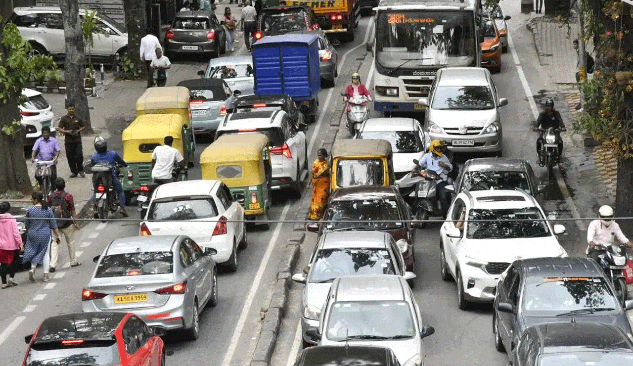 Kaleshwaram Road Turns Into Parking Lot During Saraswati Pushkaralu
