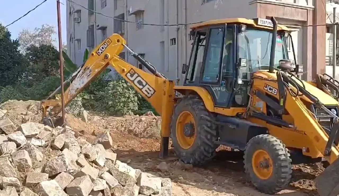 Telangana: HYDRAA Reclaims Encroached Park Land in Thumukunta Village