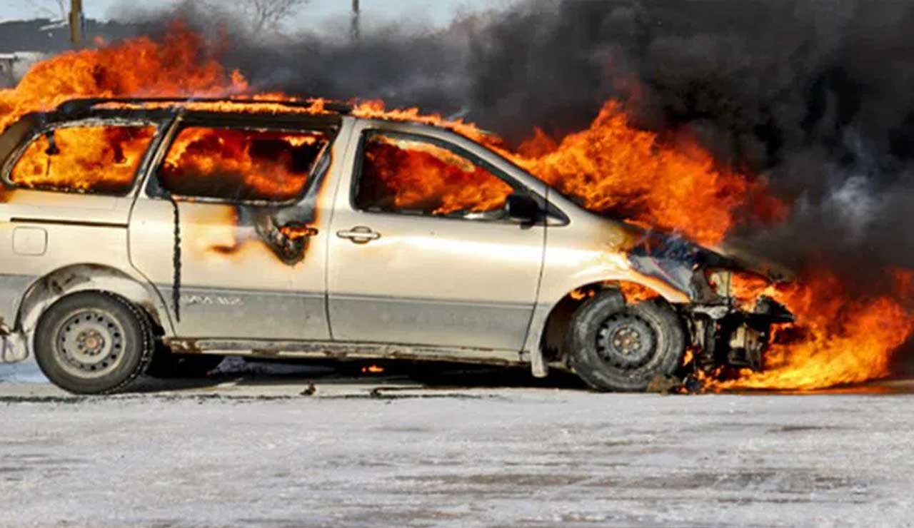 Fire Breaks Out in Moving Car in Hyderabad, All Passengers Safe