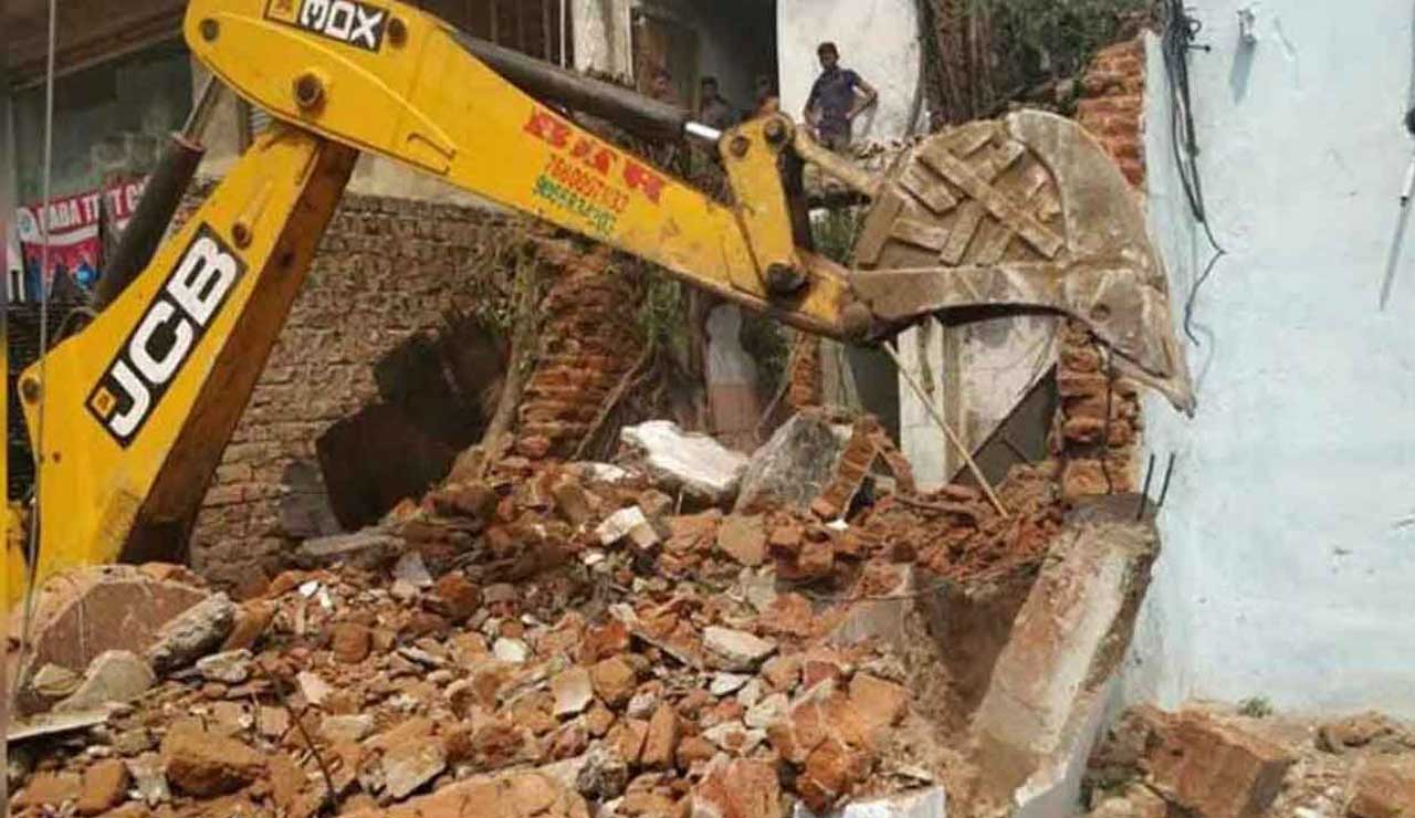 HYDRAA Action in Hyderabad: Three Constructions Demolished Near Chinnari Kunta