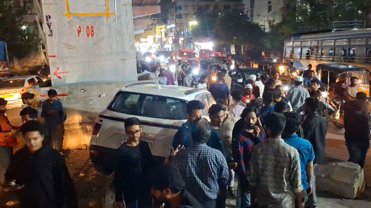 Speeding Car Rams into Bikes in Chanchalguda; Child Killed, Driver Absconds