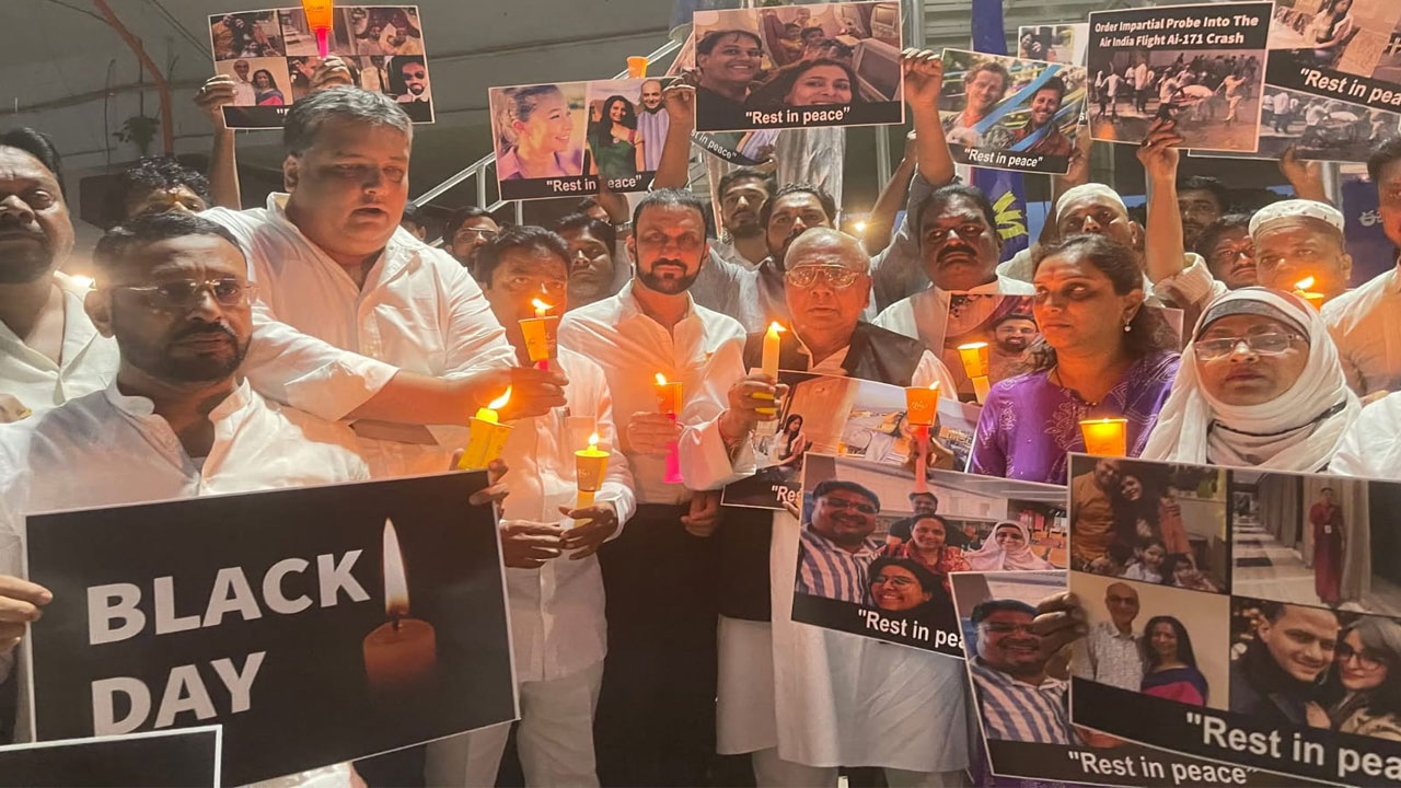 Hyderabad: Feroz Khan Leads Candlelight March at Tank Bund in Memory of Ahmedabad Plane Crash Victims