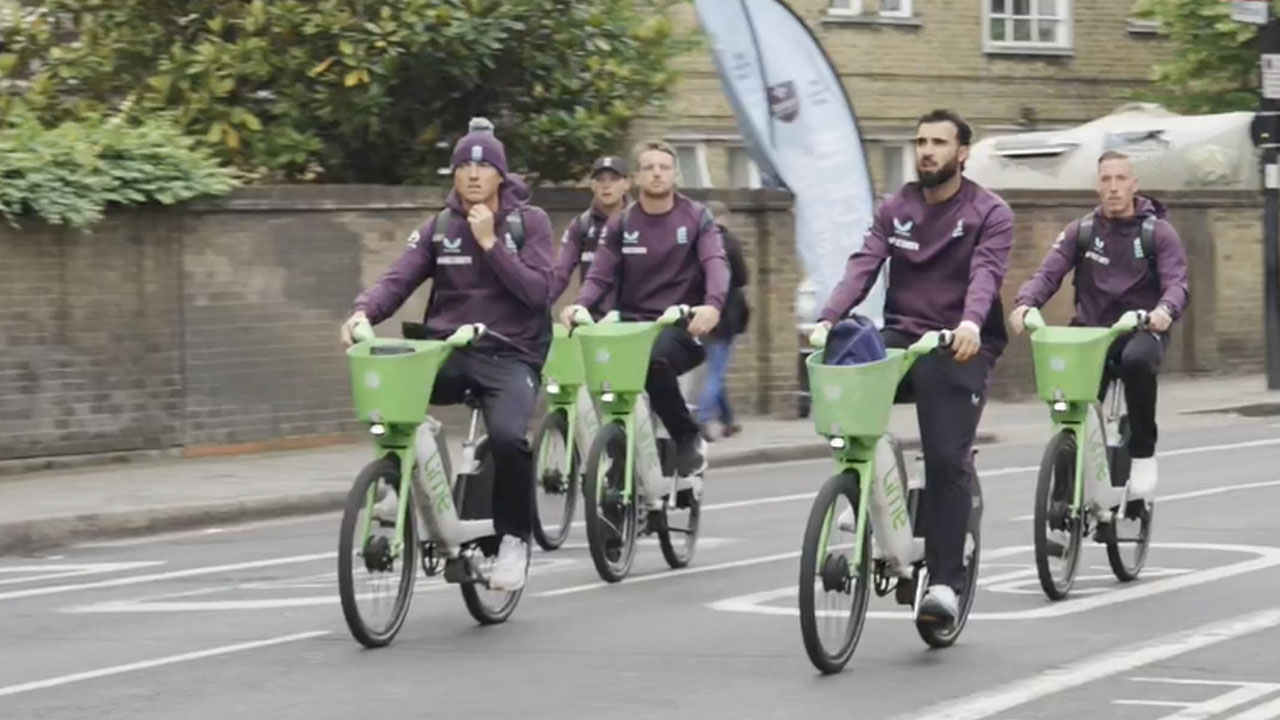 England vs West Indies: Traffic Jam Delays Final ODI at The Oval, Players Ride Bikes to Reach Stadium