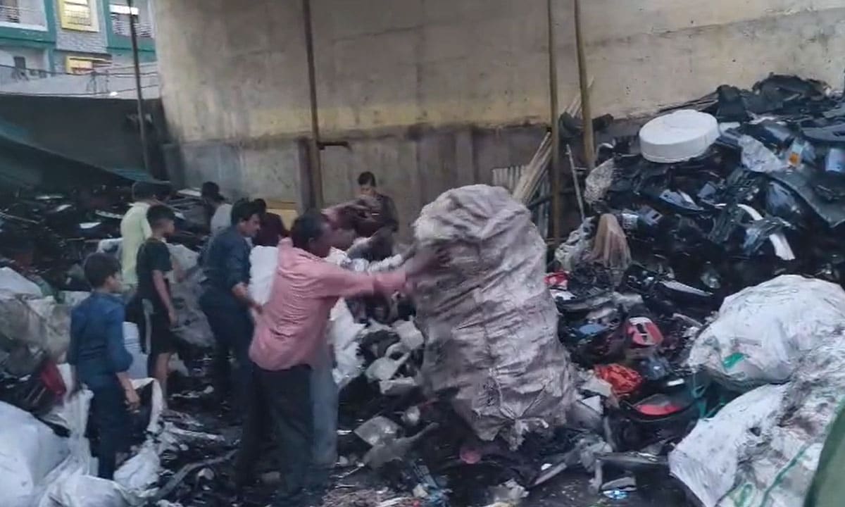 Hyderabad: Fire Erupts in Motor Parts Godown in Old City; Quick Response Averts Major Tragedy