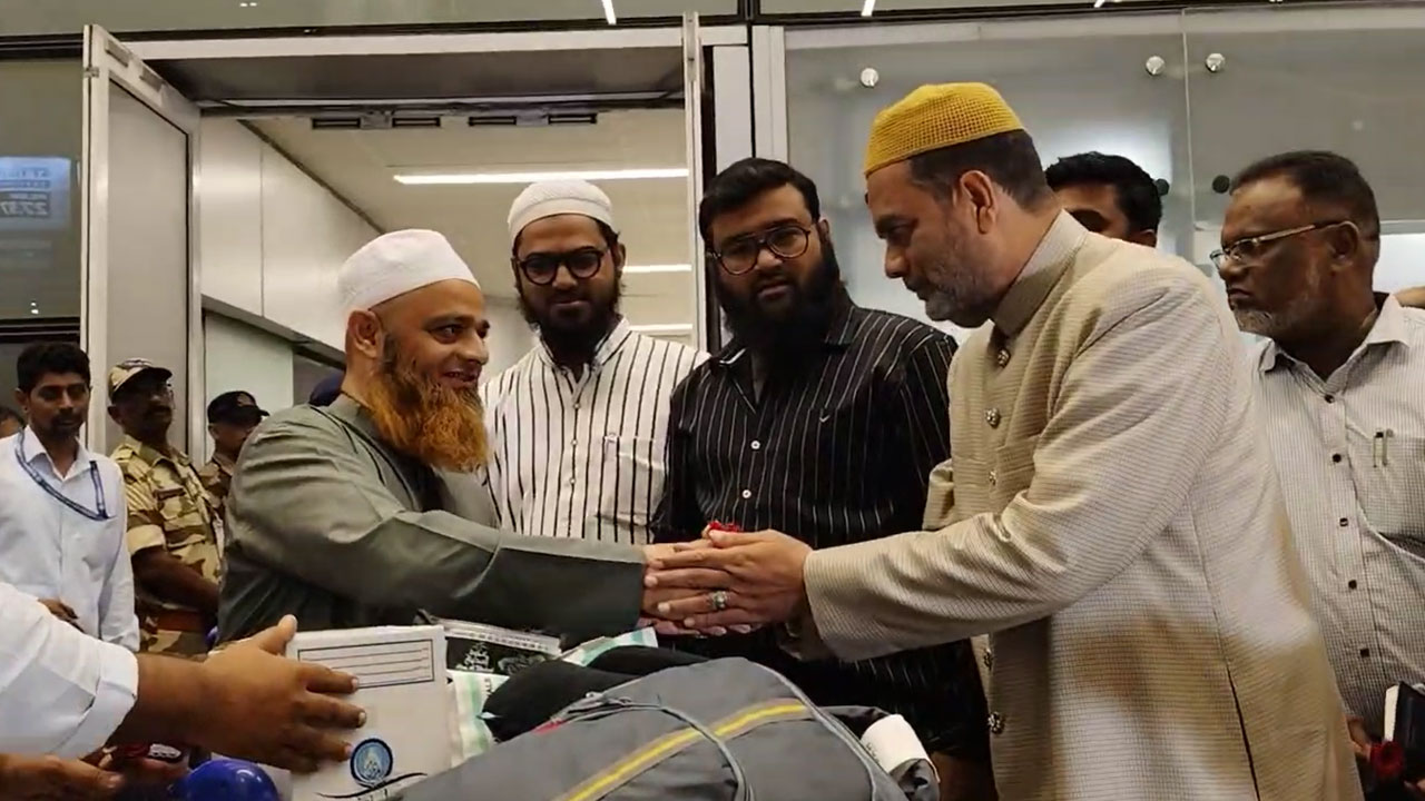Hyderabad: First Batch of Telangana Hajj Pilgrims Returns After Completing Pilgrimage