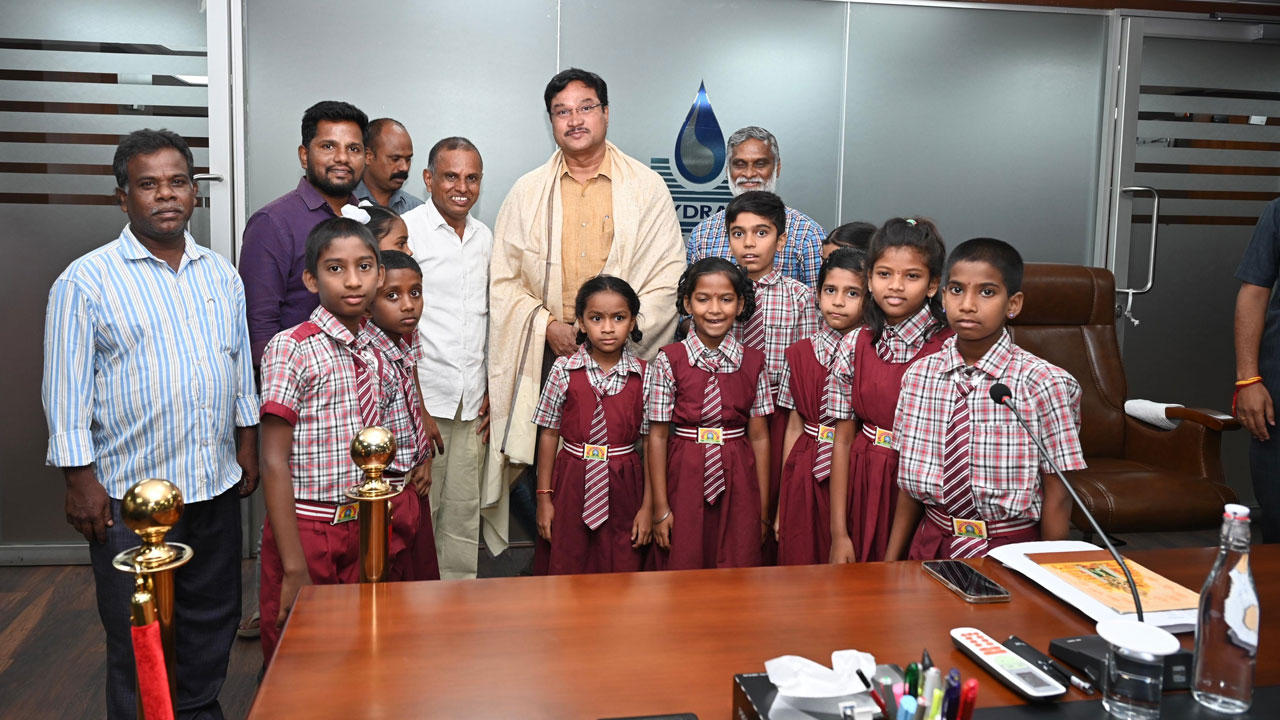 Children Thank HYDRAA Commissioner for Paving the Way to School
