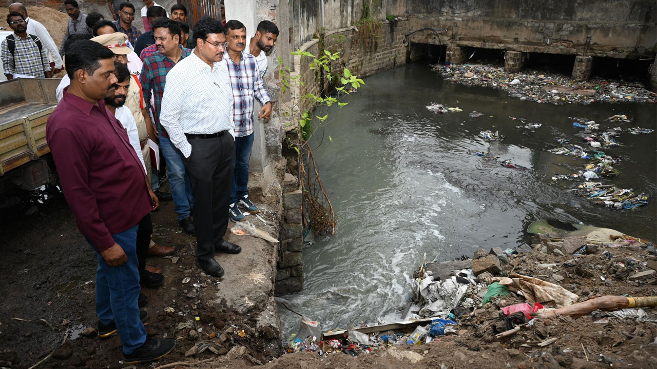 Hyderabad Monsoon: HYDRAA Commissioner Orders Urgent Expansion of Nala in Begumpet