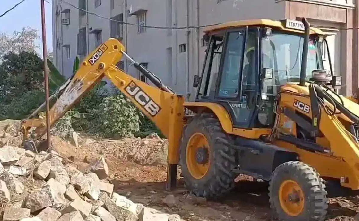 Telangana: Illegal Structures Demolished Near College in Kagaznagar