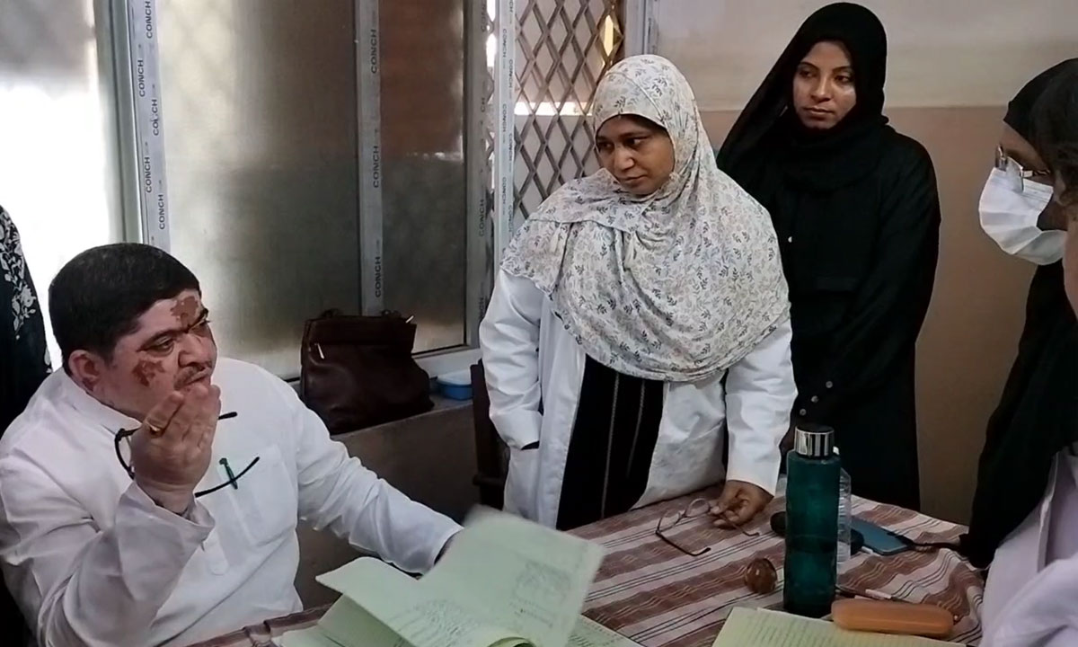 Hyderabad Incharge Minister Ponnam Prabhakar Conducts Surprise Inspection at Chintal Basti Urban Health Center