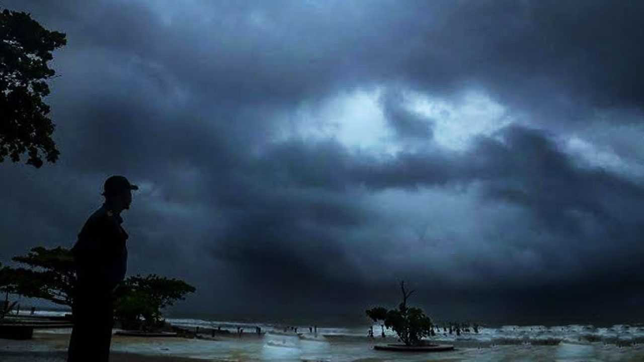Telangana Weather Alert: Heavy Rainfall Likely in Hyderabad and Surrounding Districts, IMD Issues Yellow Warning
