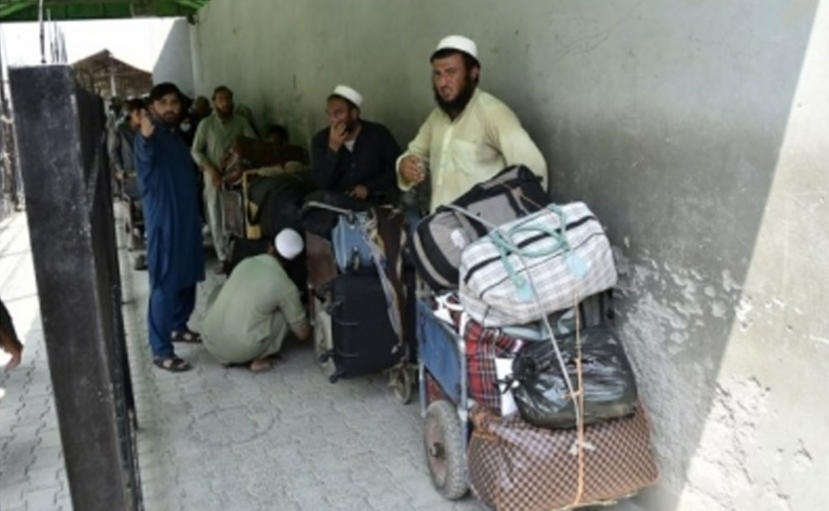 Over 5,000 Afghan Refugee Families Return Home in Just One Day