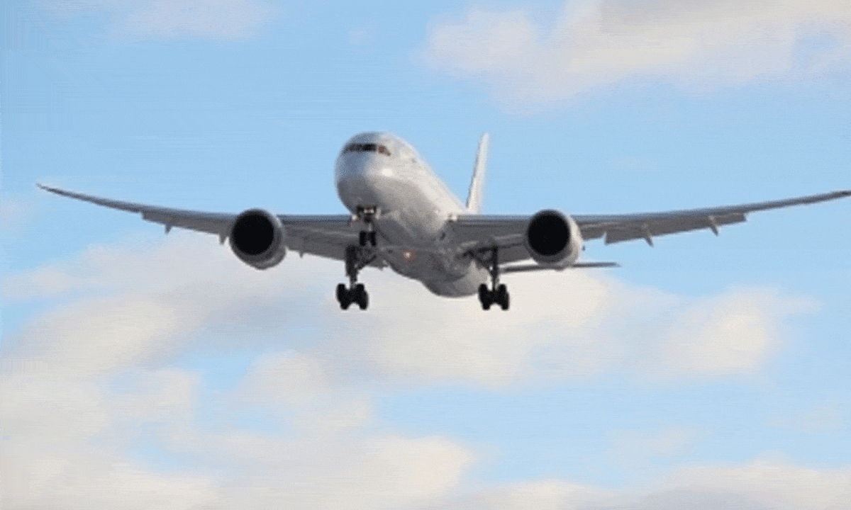 Two injured after US passenger jet forced to descend to avoid midair collision