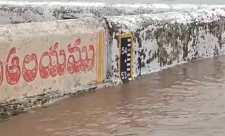 Godavari Water Level Rising at Bhadrachalam, Alert Issued, Low-Lying ...