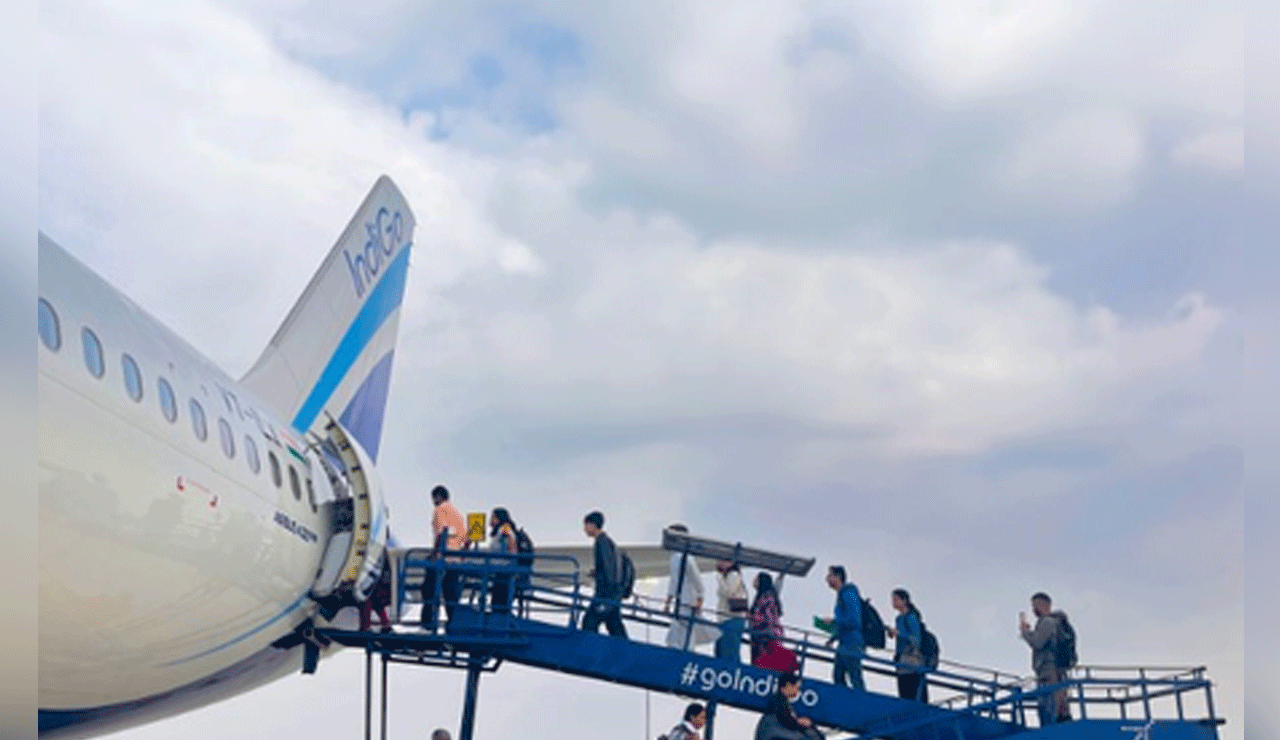 IndiGo Flight Makes Emergency Landing in Patna After Bird Hit Causes Engine Vibration