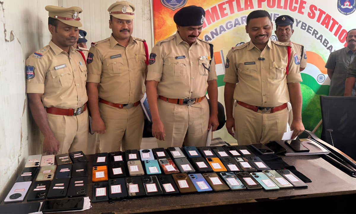 Hyderabad: Recovered Mobile Phones Worth ₹15.26 Lakh Handed Over by Balanagar Police