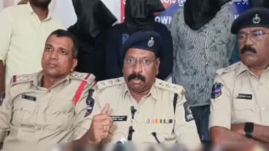 Hyderabad: 5 arrested for stealing Rs 11.71 lakh through distraction