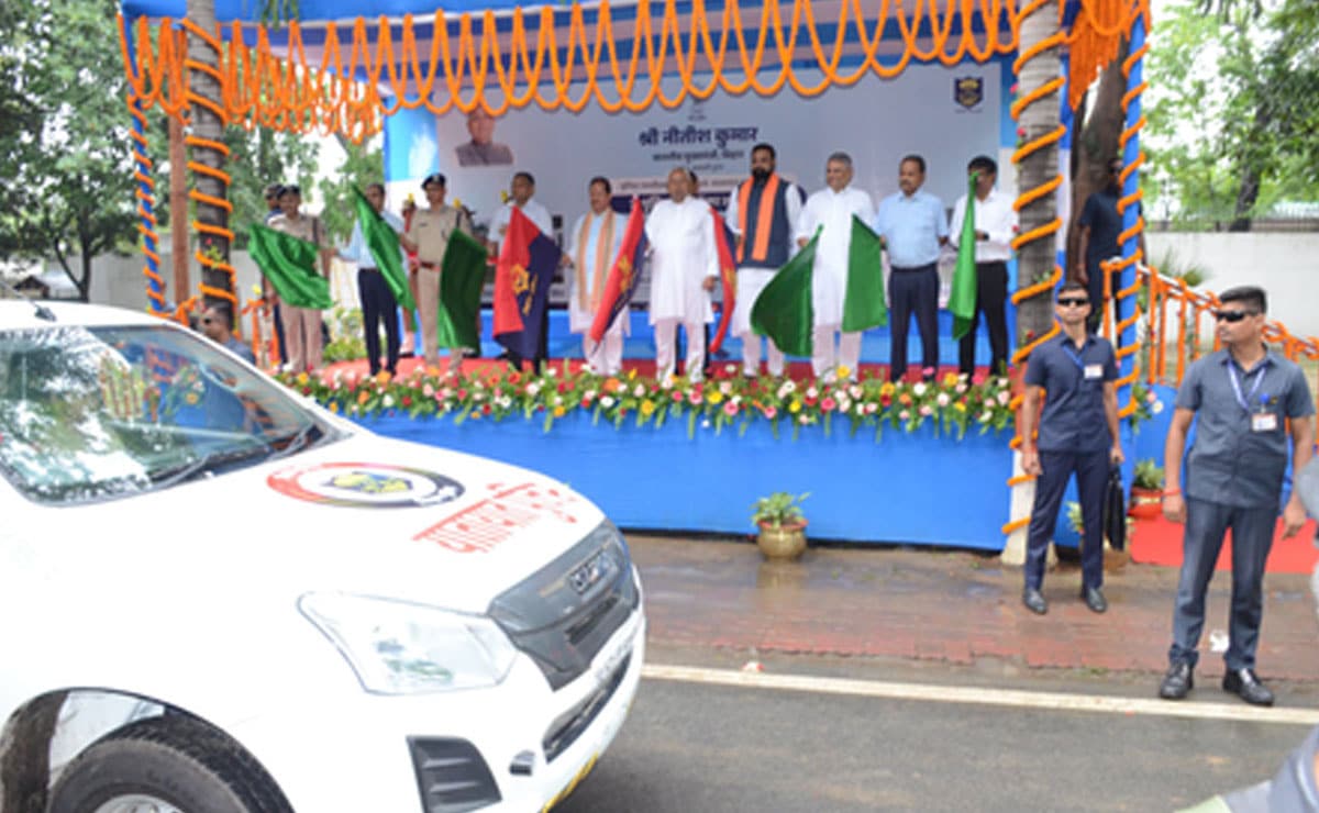 CM Nitish flags off 71 new Traffic Police vehicles to boost road safety in Bihar