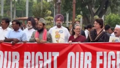 Sonia, Priyanka, other Opposition leaders protest against SIR in Parliament premises