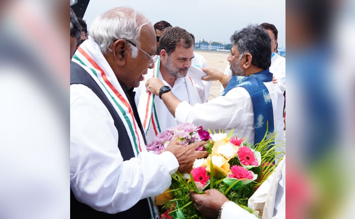 Election 'fraud' protest: Rahul Gandhi arrives in B'luru; tight security at State EC