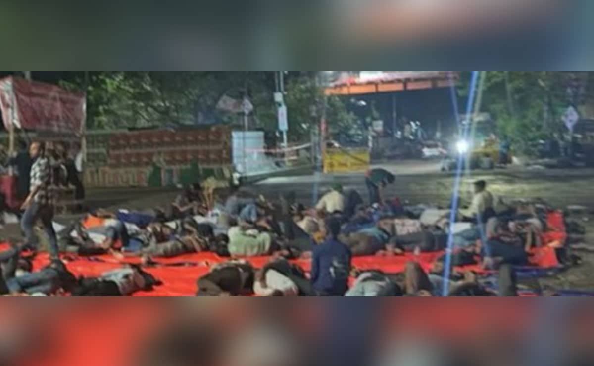 Bangladesh: Sit-in protest continues in Dhaka, causing widespread inconvenience to public
