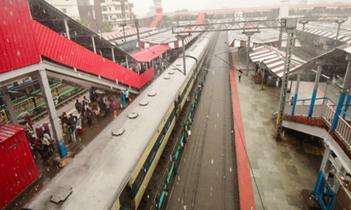 Indian Railways offers free Wi-Fi services at 6,115 railway stations: Minister