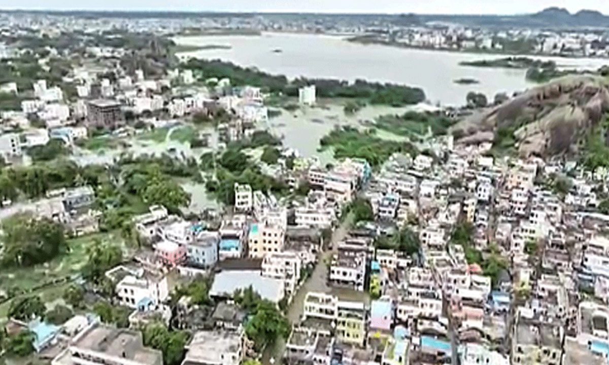 Heavy rains trigger flash floods in parts of Telangana