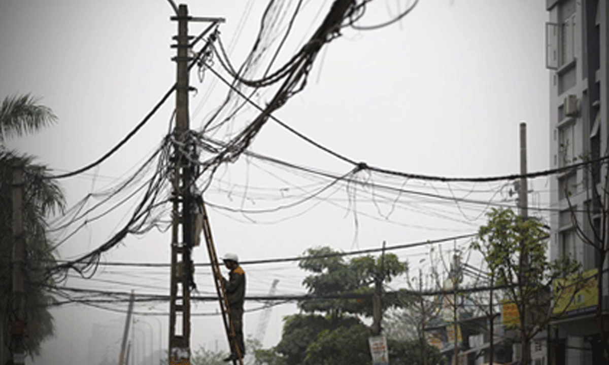 Hyderabad Faces Rising Electrocution Risk Due to Dangling Electric Wires
