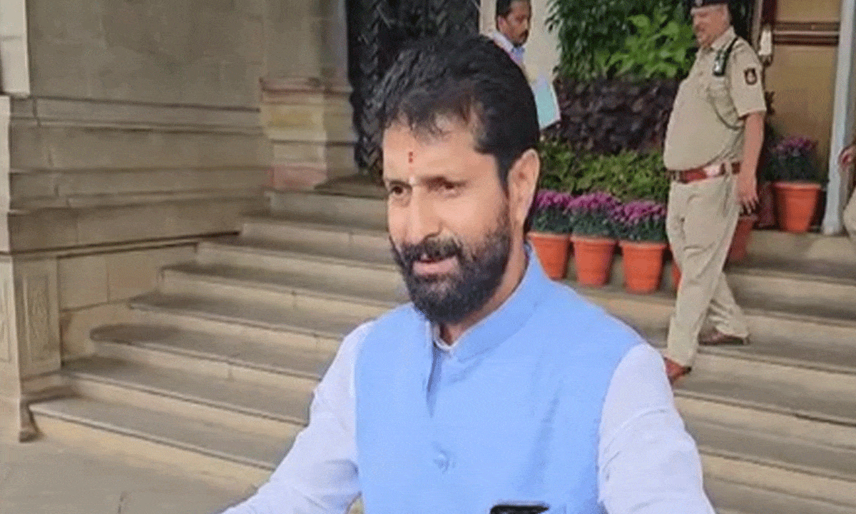 BJP allies term DK Shivakumar reciting RSS anthem positive step; Oppn extends cautious support