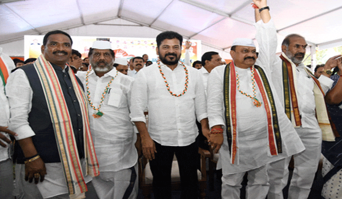 Telangana CM, ministers wait for audience with President over BC reservation issue