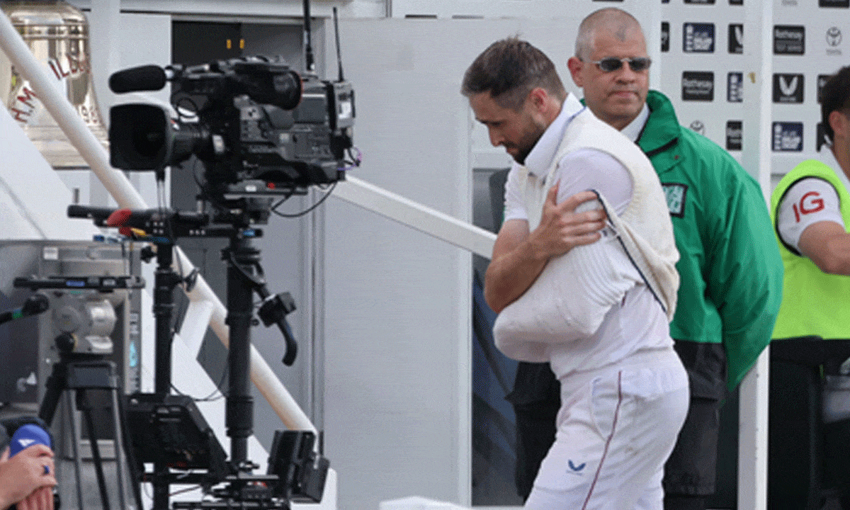 Woakes ruled out of remainder of 5th Test with shoulder injury