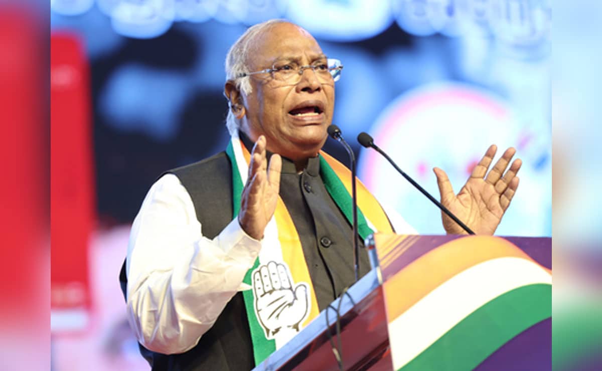 INDIA Bloc Leaders Detained During Protest Against Voter Roll Revision