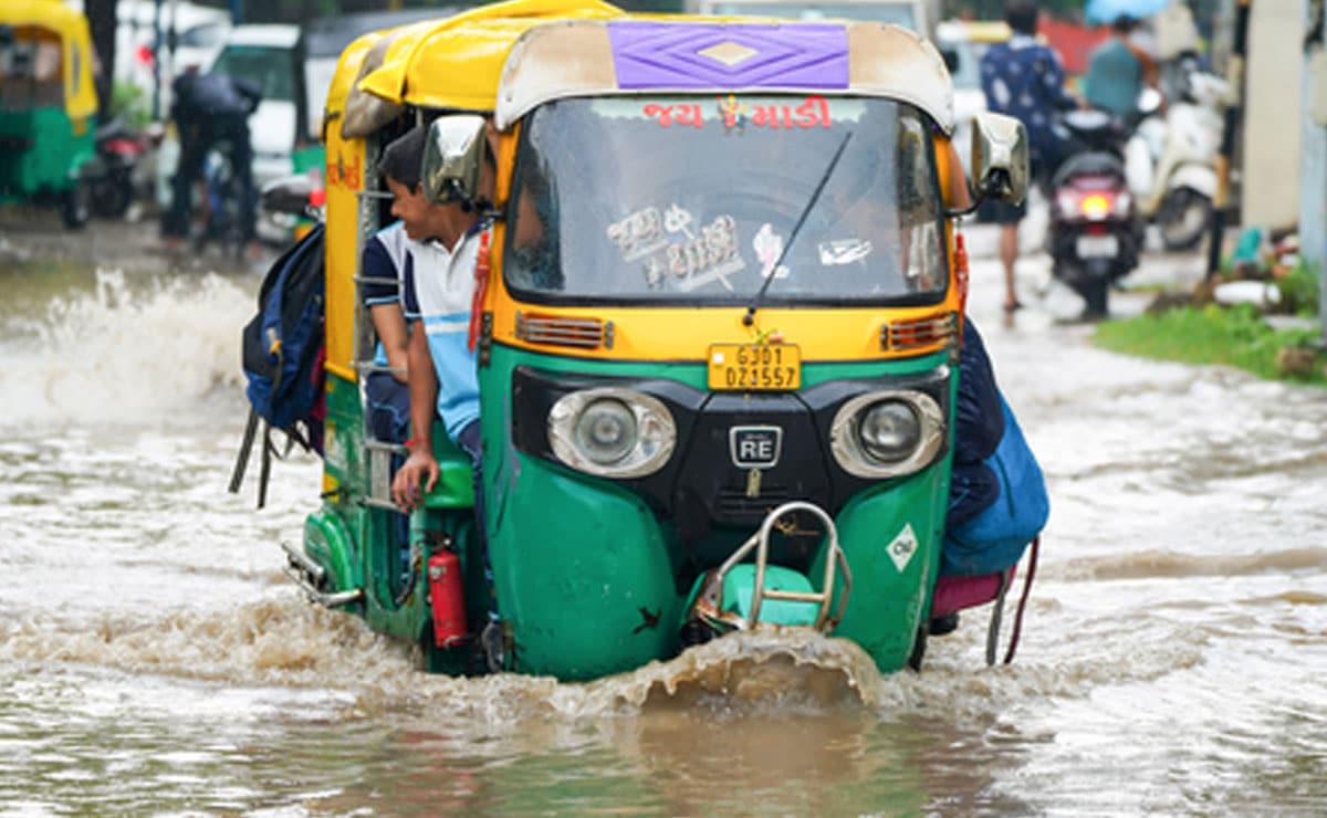 IMD forecasts heavy rainfall across Gujarat, orange alerts issued for select districts