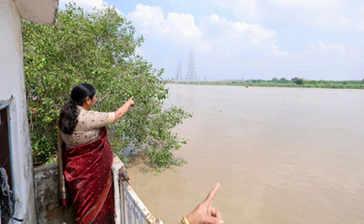 Delhi CM Gupta takes stock of flood-affected areas, assures all possible help