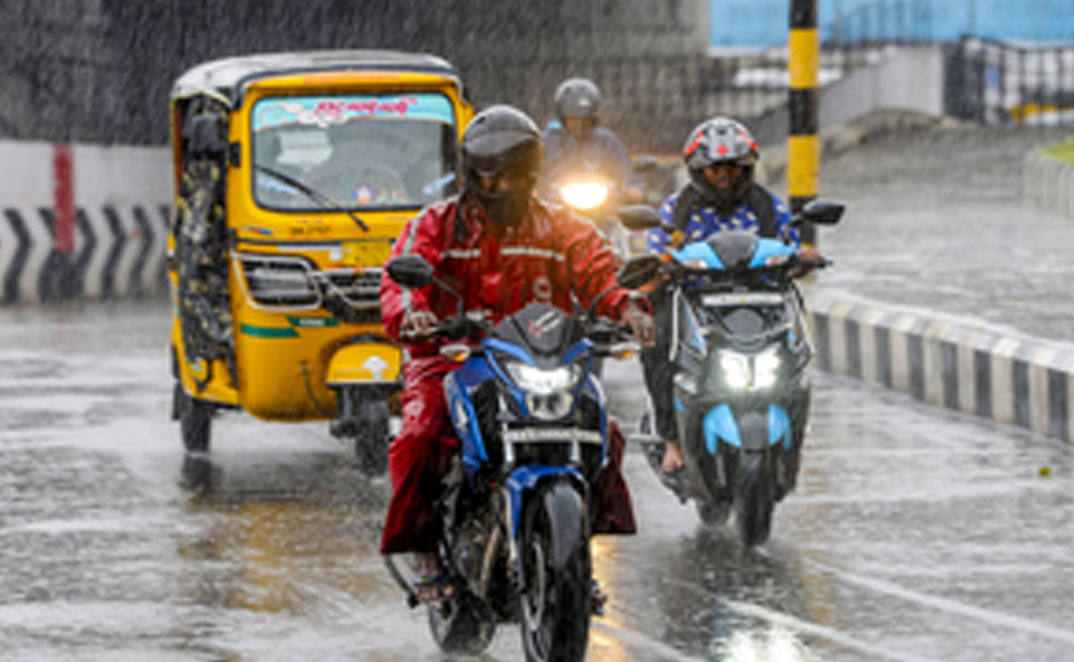 Low pressure over Bay of Bengal triggers cyclone warning in TN ports