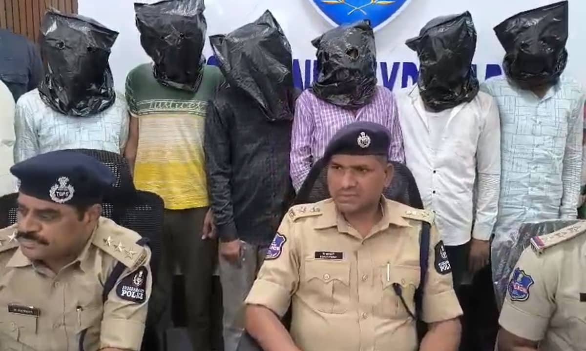Hyderabad Heist Foiled: Police Bust Notorious Shutter-Lifting Gang, Recover ₹8 Lakh