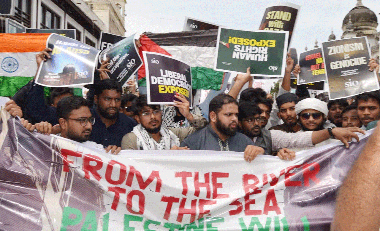 Hyderabad Stands with Gaza: Mass Demonstration at Charminar Condemns Genocide and Starvation