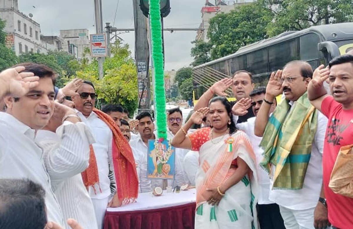 Khairtabad MLA Danam Nagender Leads Flag Hoisting on 79th Independence Day at Himatnagar Y Junction