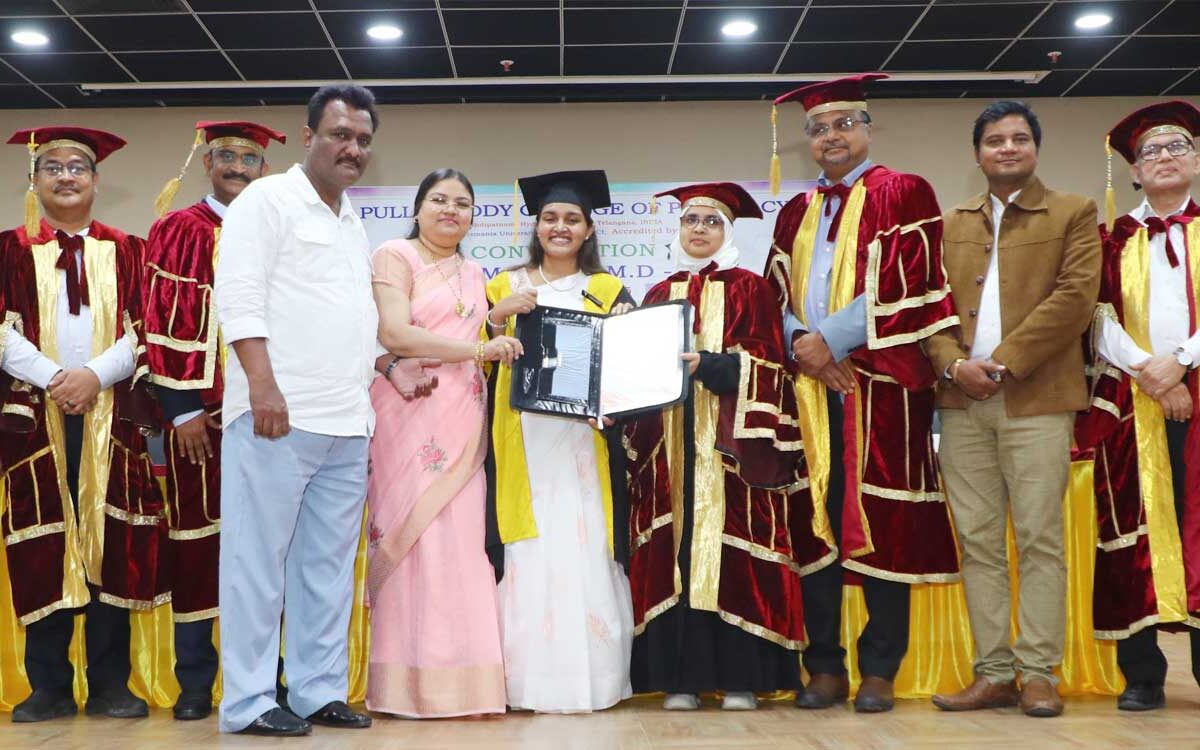 Smt. Abhilasha Bisht IPS and Dr. Subodh Raju Attend Convocation Ceremony at G. Pulla Reddy College of Pharmacy
