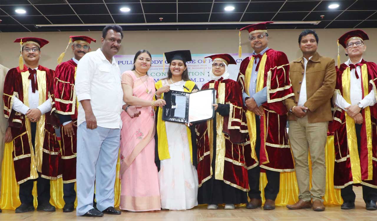 Smt. Abhilasha Bisht IPS and Dr. Subodh Raju Attend Convocation Ceremony at G. Pulla Reddy College of Pharmacy
