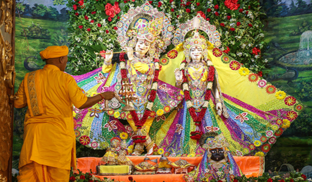Nation celebrates Janmashtami with devotion; seers call for love, harmony