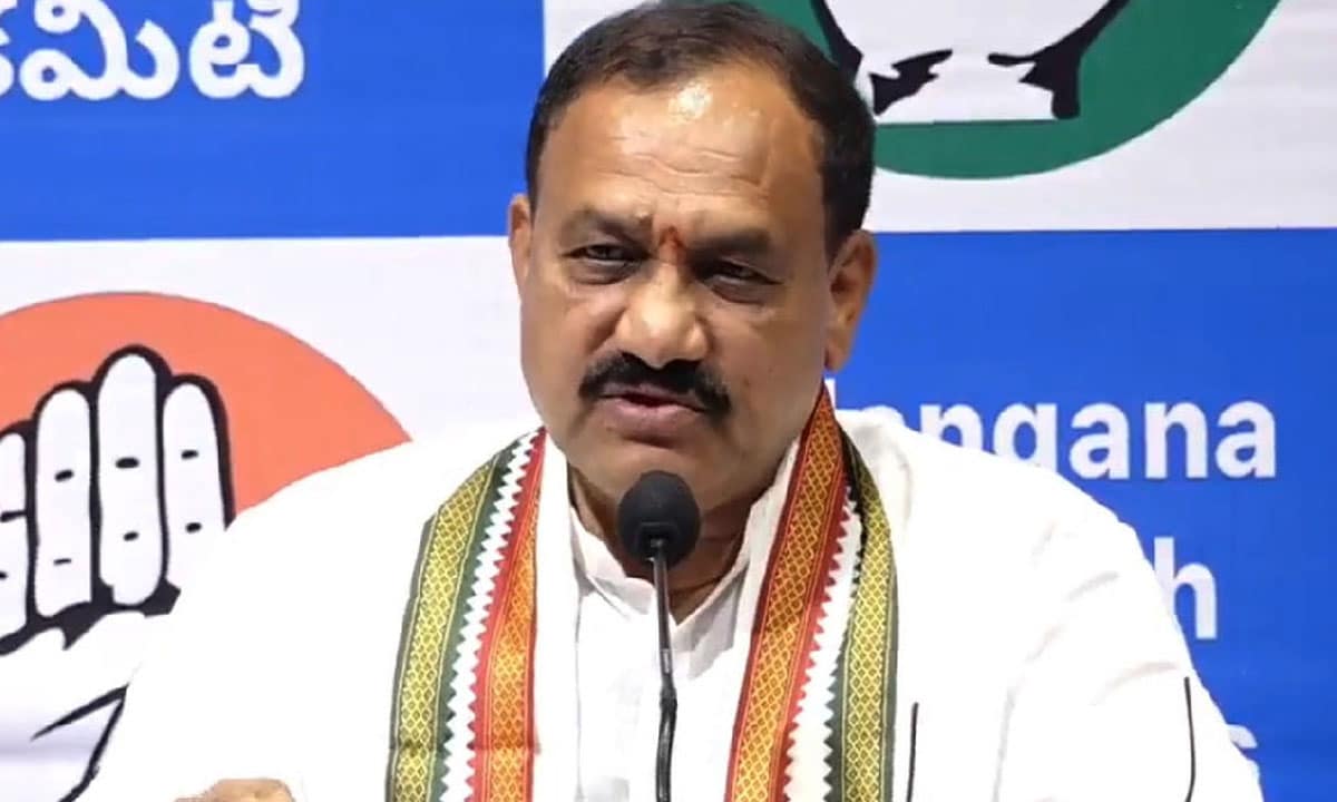 TPCC Chief Meets CM Revanth Reddy; Talks on BC Quota, Local Polls