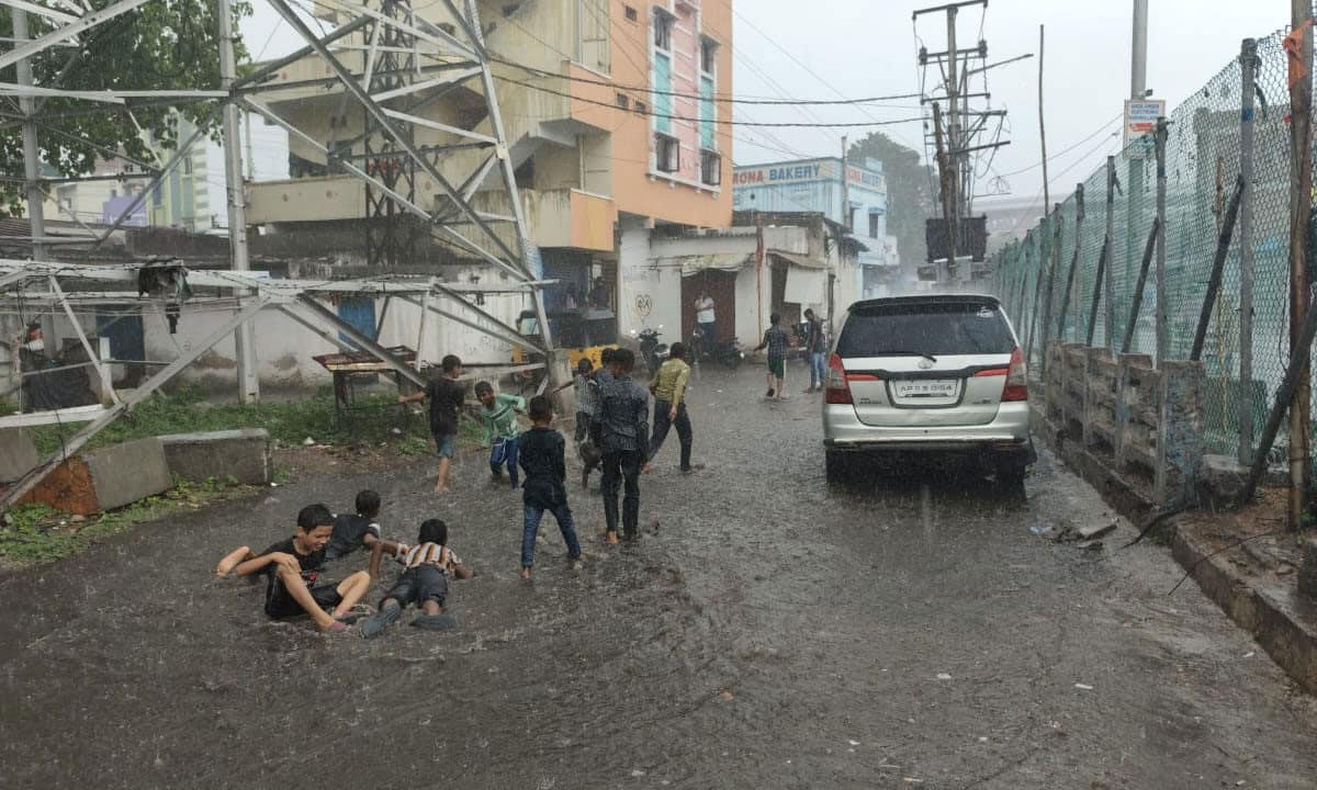 Heavy Rains to Lash Telangana: IMD Issues 48-Hour Alert for Hyderabad and Districts