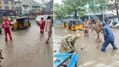 Heavy Rain Lashes Hyderabad, Waterlogging Disrupts Traffic in Low-Lying Areas
