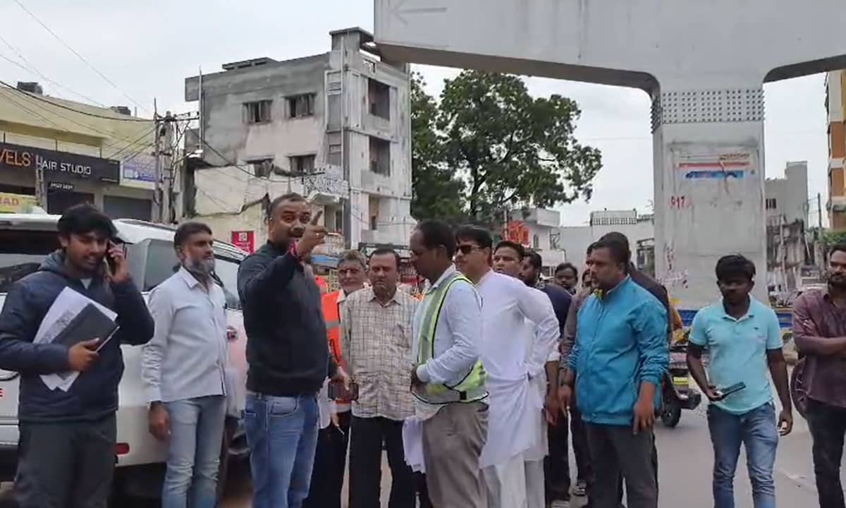 Construction of Nalgonda X-Road to Owaisi Junction Flyover Accelerates, Commissioner R.V. Karnan Inspects